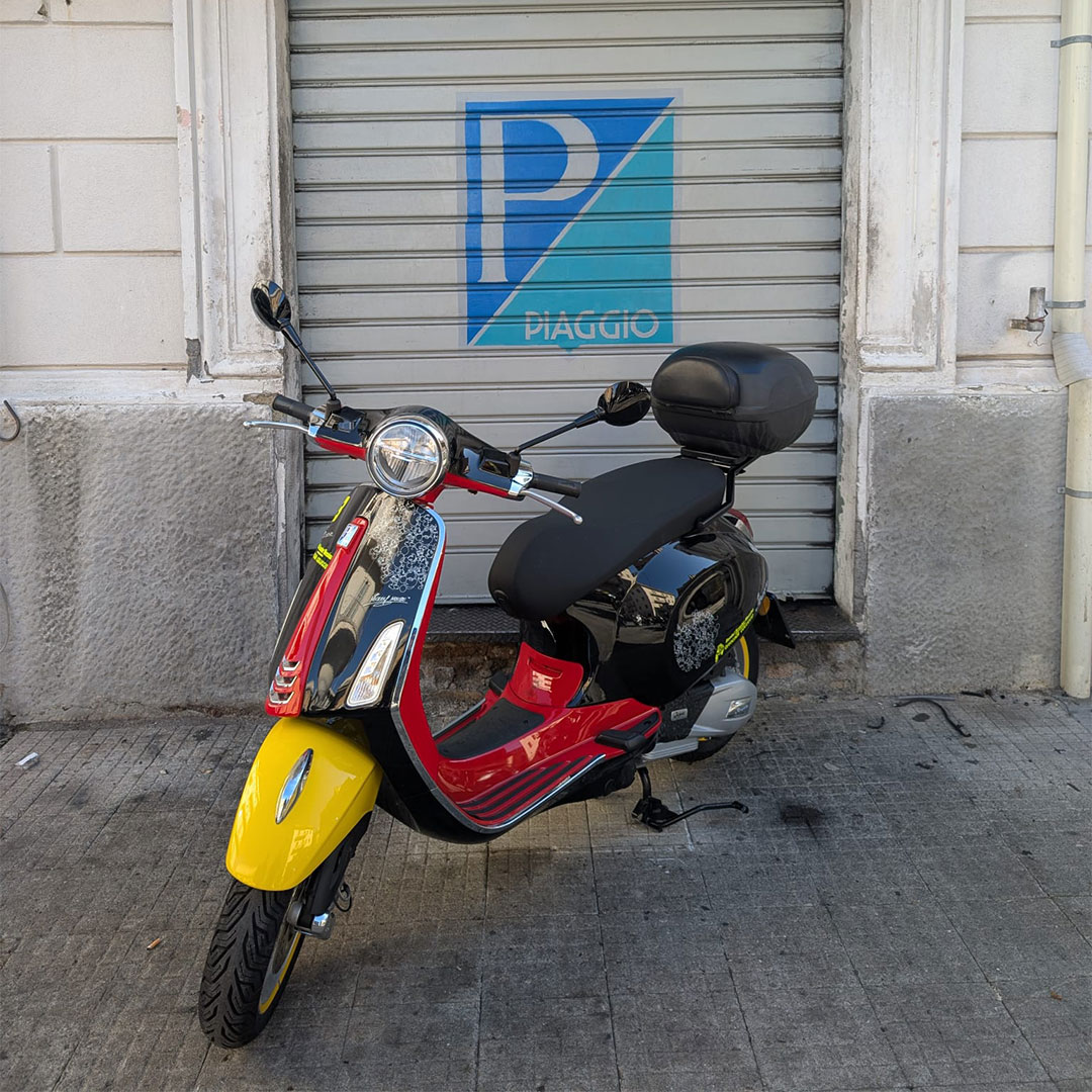 Num. 3 - Vespa Primavera Mickey Mouse125 cc Abs