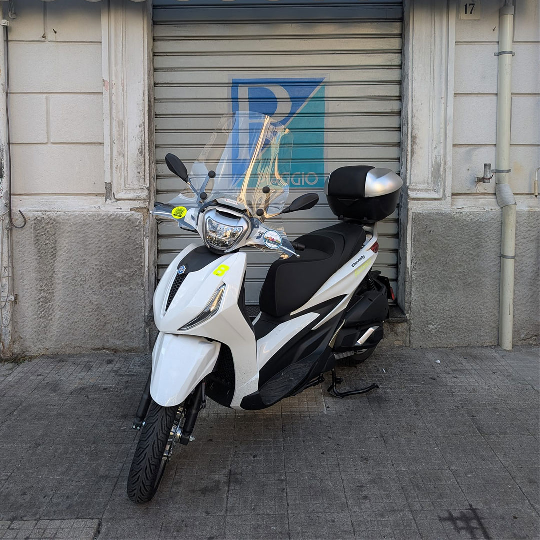 Num. 8 – Piaggio Beverly 300cc New